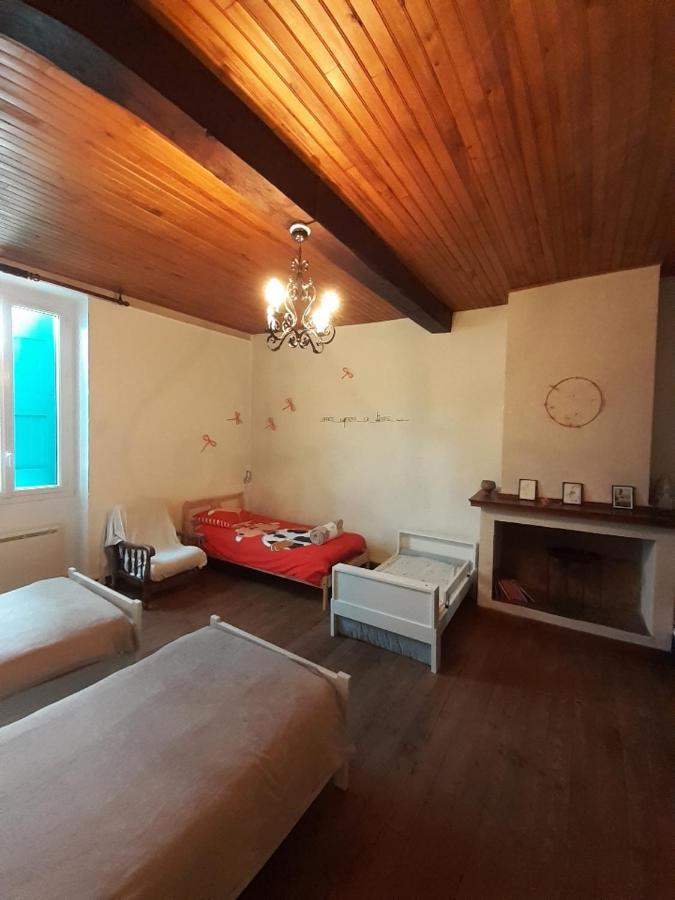 Maison Au Village Du Livre Montolieu Экстерьер фото